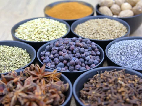 Các loại gia vị trong tô đen