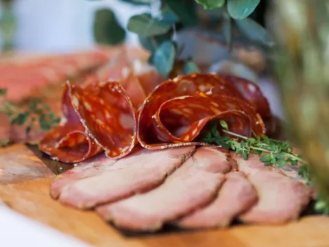 Thịt nguội cắt lát